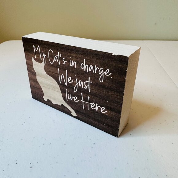 Wooden Cat Quote Sign "My Cat's In Charge. We Just Live Here." - Picture 2 of 8